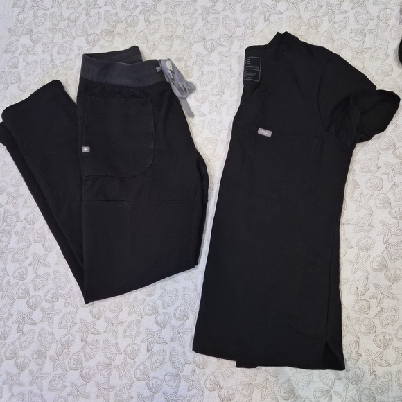 Figs Other - Figs Black Scrub Set - XS Top & XS Joggers
